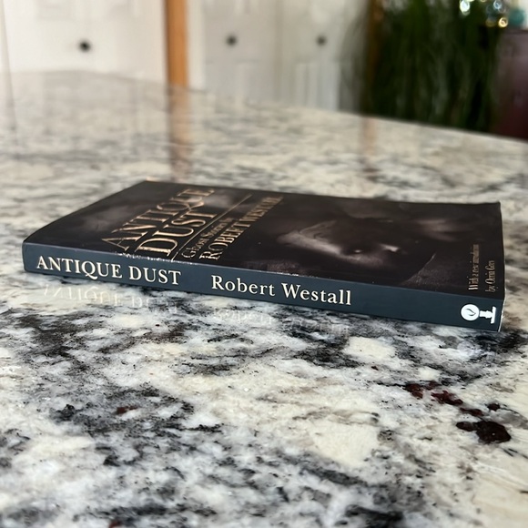 Antique Dust - Ghost Stories by Robert Westall - Picture 4 of 4